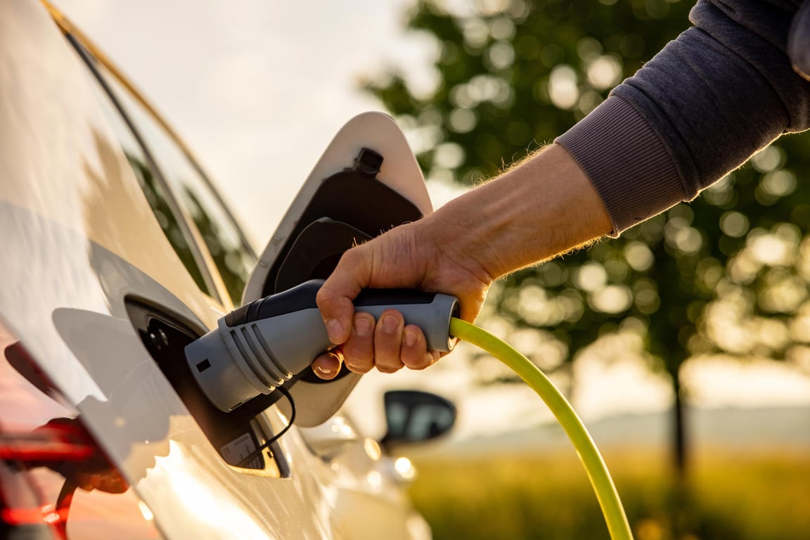5 Lifting Concerns with Electric Vehicle Battery Production