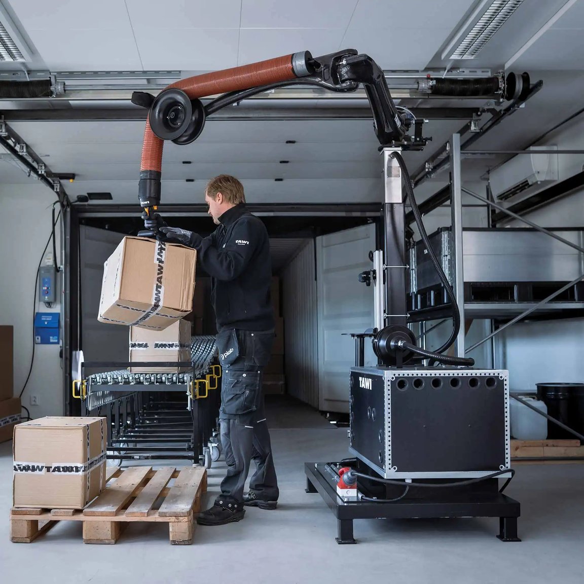 TAWI Mobile High Frequency Lifter is your portable solution for handling boxes in busy environments