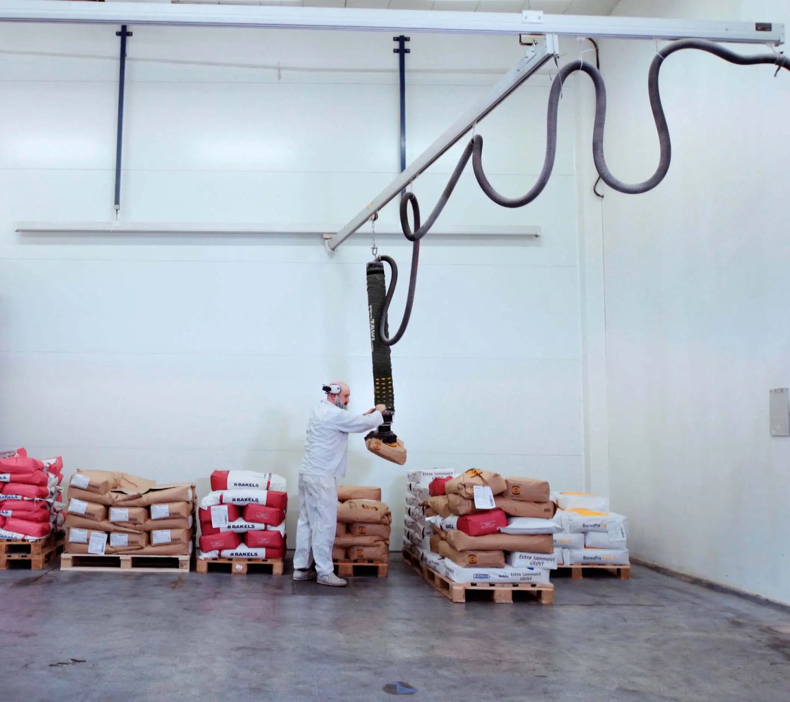 TAWI sack lifter for bag handling in food production