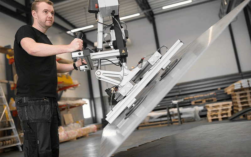 TAWI Vacuum Lifter lifting metal sheets