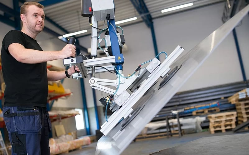 TAWI Vacuum Lifter lifting metal sheets