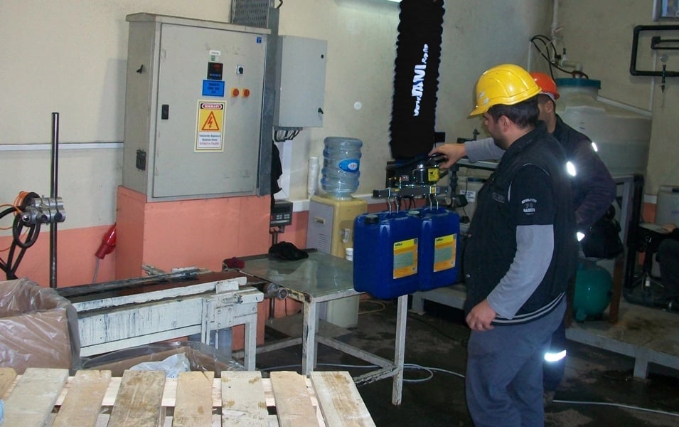 TAWI Multiple Container Lifters