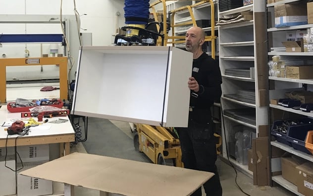 TAWI vacuum lifters improve worker safety and prevent damage when lifting kitchen appliances for assembly lines, during packaging, or throughout distribution processes. 