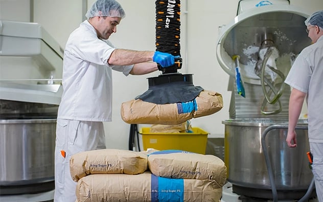 TAWI rend le levage de sacs papier facile et sécurisé