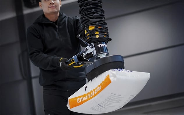 TAWI lifts plastic bags easily