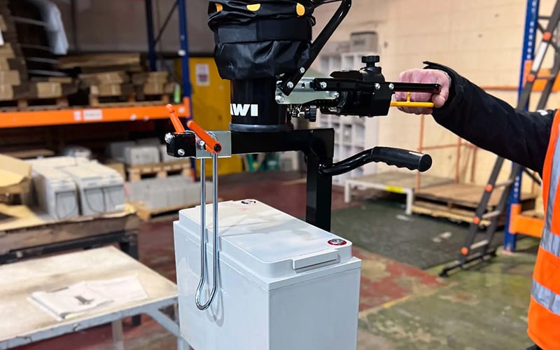 TAWI Battery Lifting