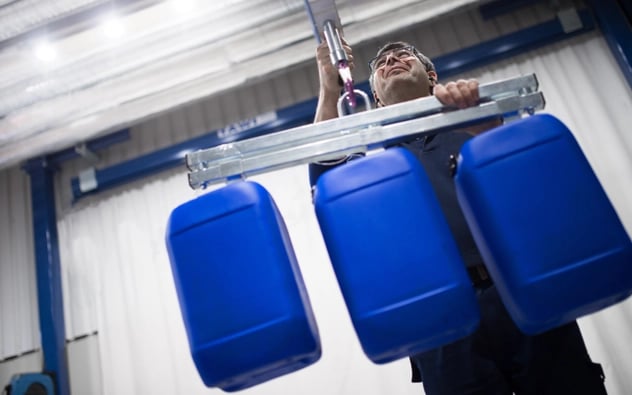 TAWI understøtter løft og transport af flere beholdere på én gang.