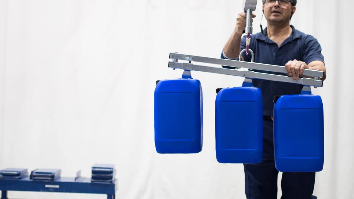 Manipulador de cargas por vacío ergonómico TAWI para garrafas y envases