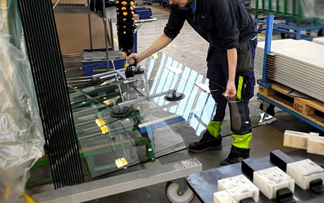 TAWI handhabt alle Arten von Glasprodukten sicher.