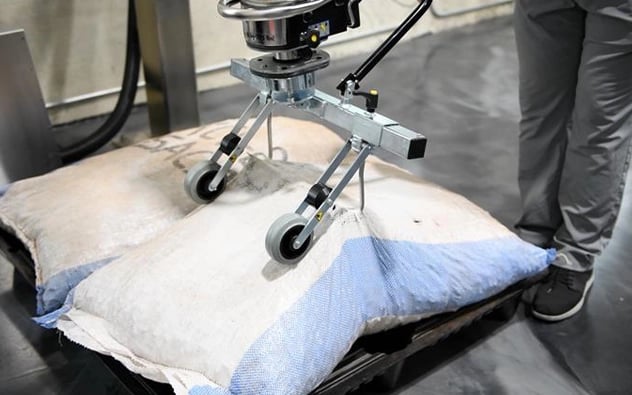 Lift and handle jute and burlap bags and sacks