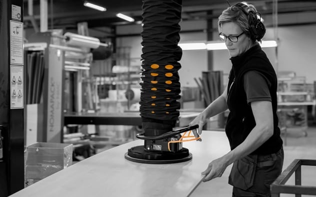 Les solutions de levage pour panneaux TAWI offrent une prise sûre qui ne marque pas les surfaces.
