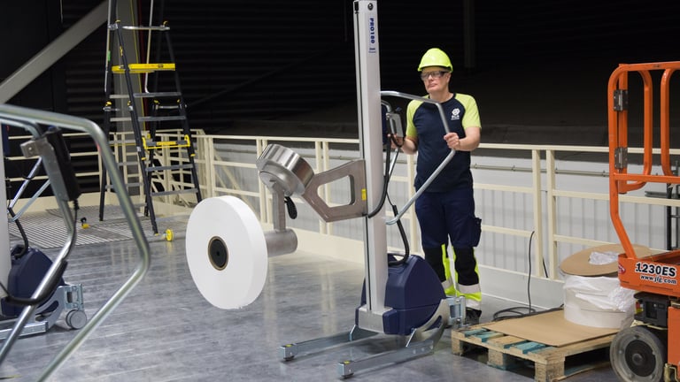 Ergonomisk og effektiv håndtering av ruller hos SCA