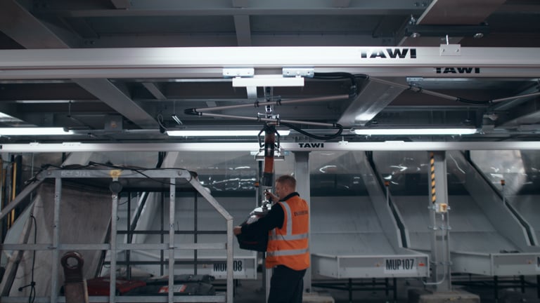 Efficient baggage lifting at London Stansted Airport