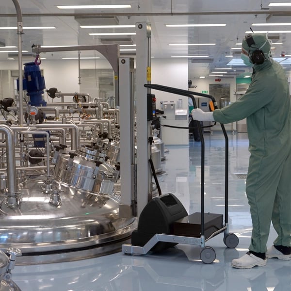 Person uses a trolley for pharma lifting process