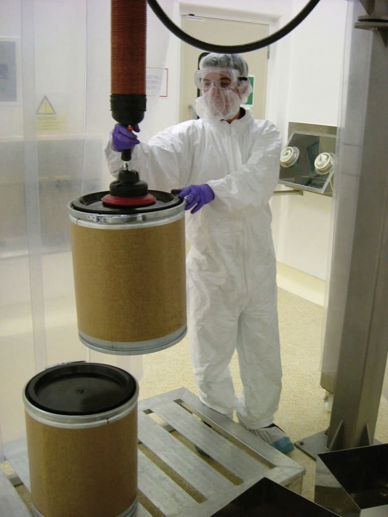 TAWI vacuum lifter for cleanroom material handling