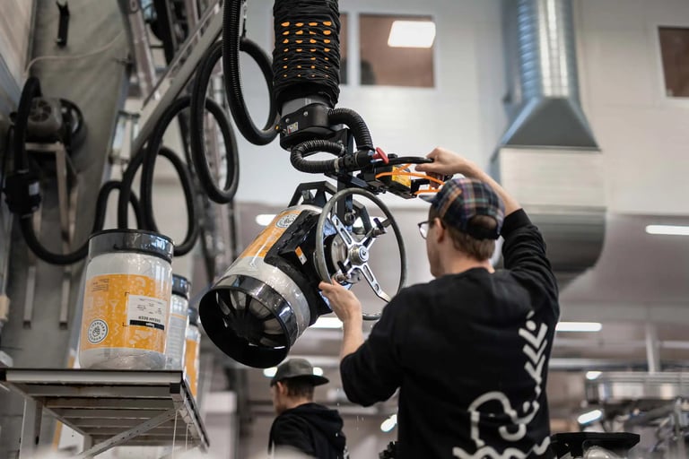 Lifting Kegs with TAWI vacuum lifter