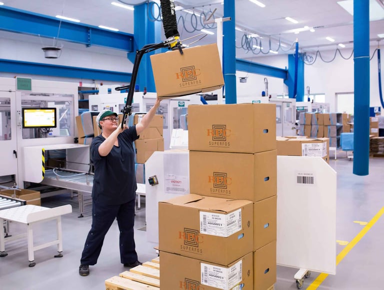 overhead palletizing boxes with TAWI Vacuum Lifter