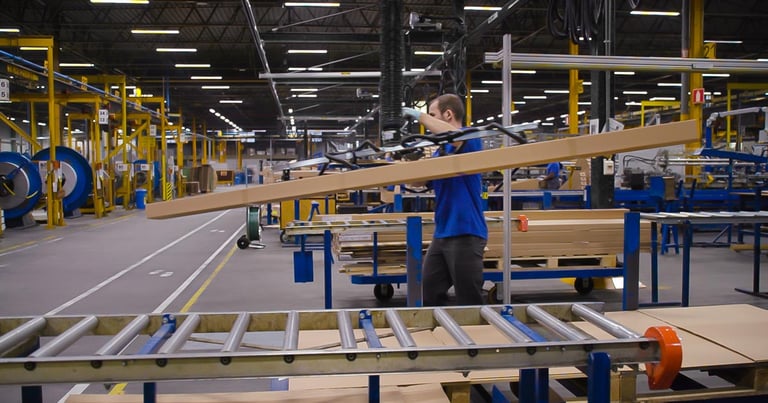 Logistic worker using vacuum lifters as a first step into automation