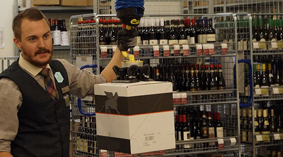TAWI high speed box lifter at Systembolaget