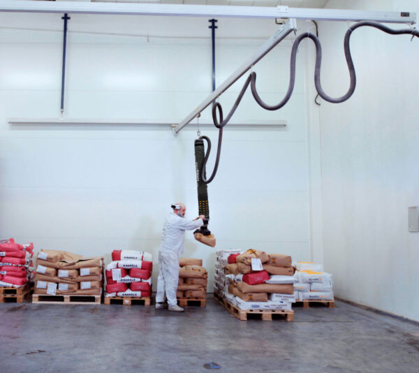 Lifting paper sacks from pallet with handheld vacuum lifter