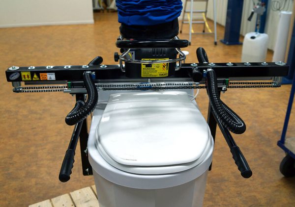 lifting toilet with vacuum lifter