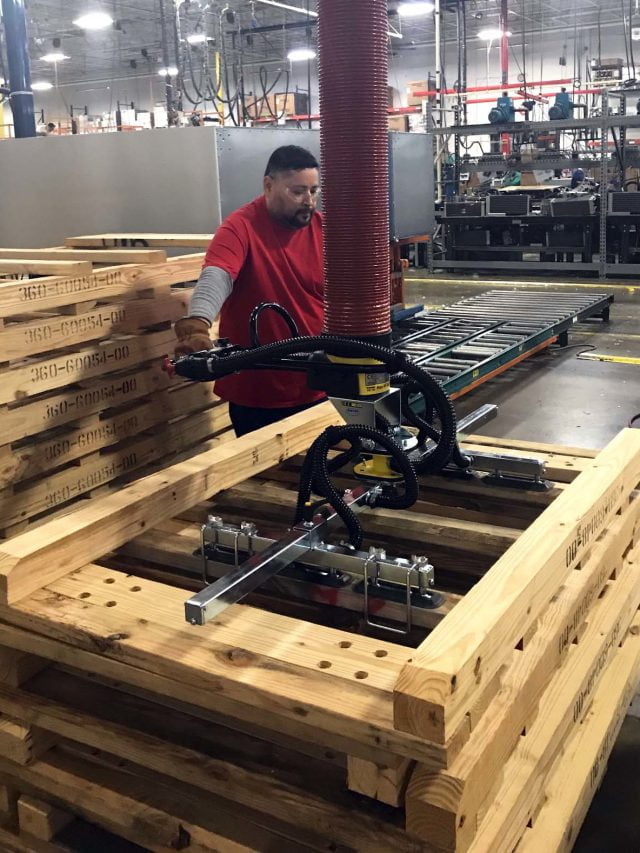 lifting pallets with vacuum lifter
