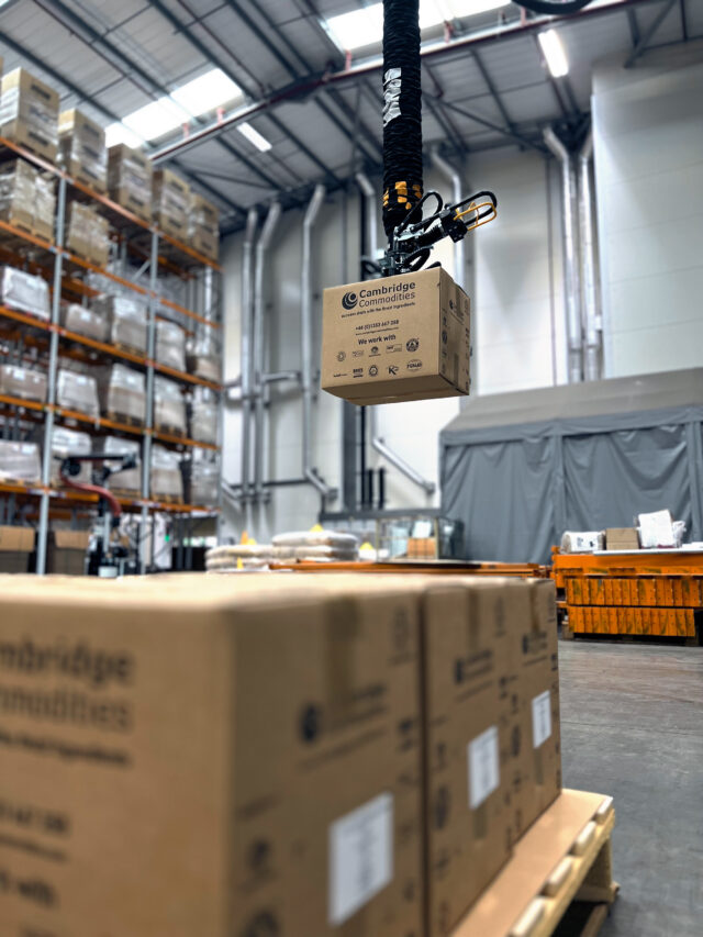 ergonomic lifting of boxes with a vacuum lifter from TAWI